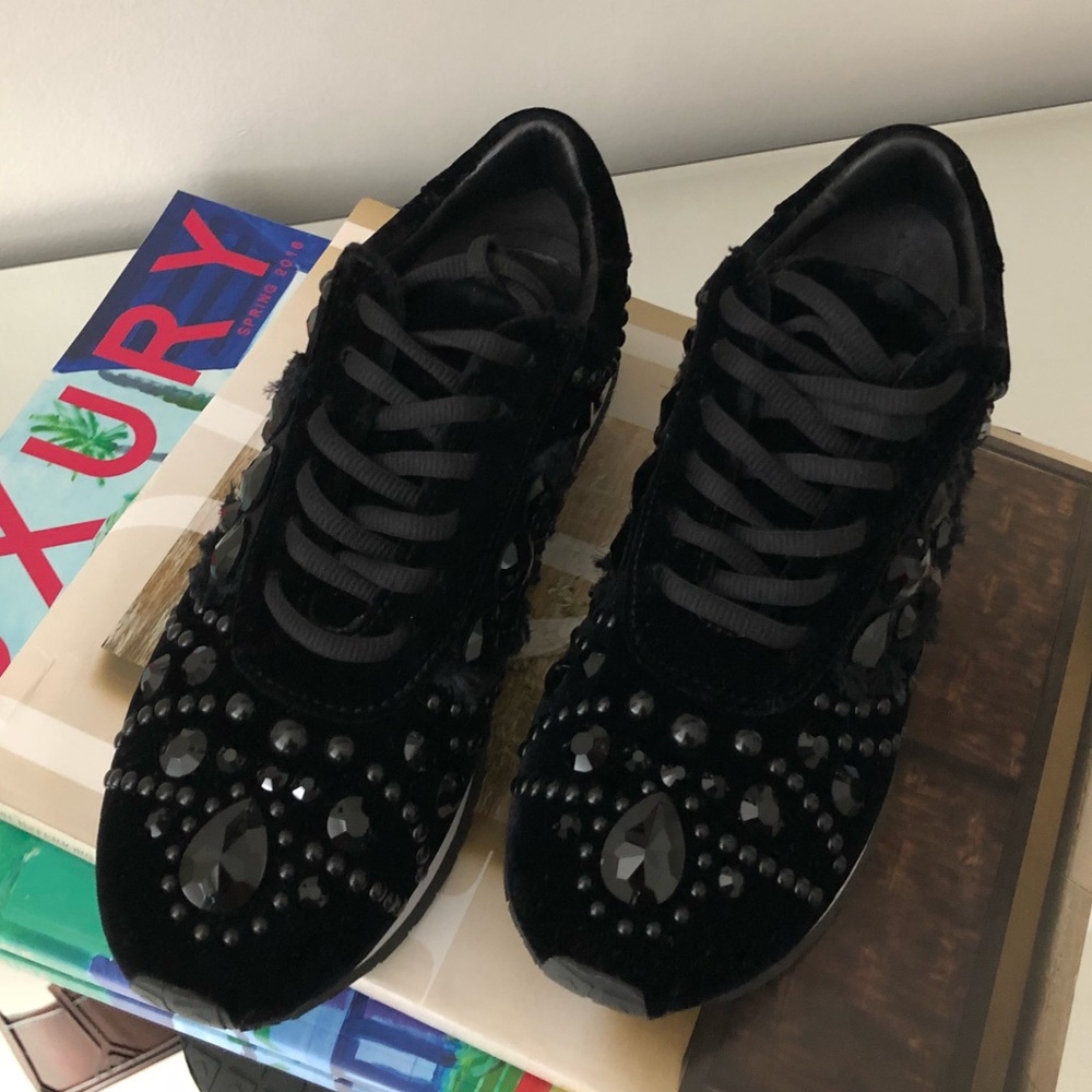 New suede black sneakers